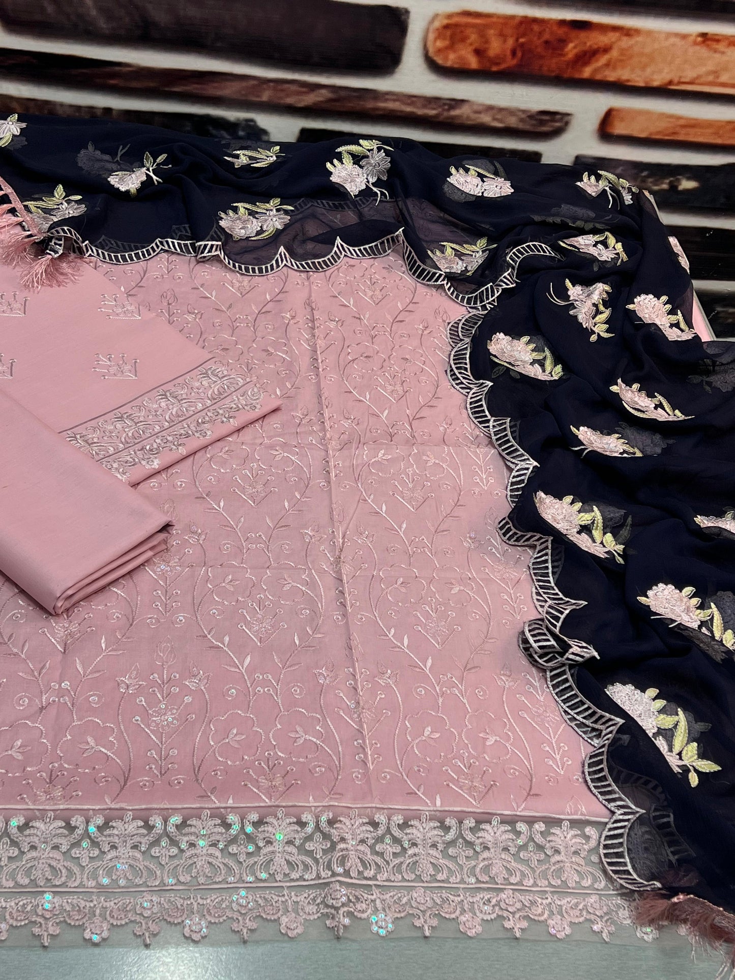 ZAINAB CHOTTANI | LAWN 3 PIECE UNSTICHED FULL HEAVY EMB SUIT FOR SUMMER 2025