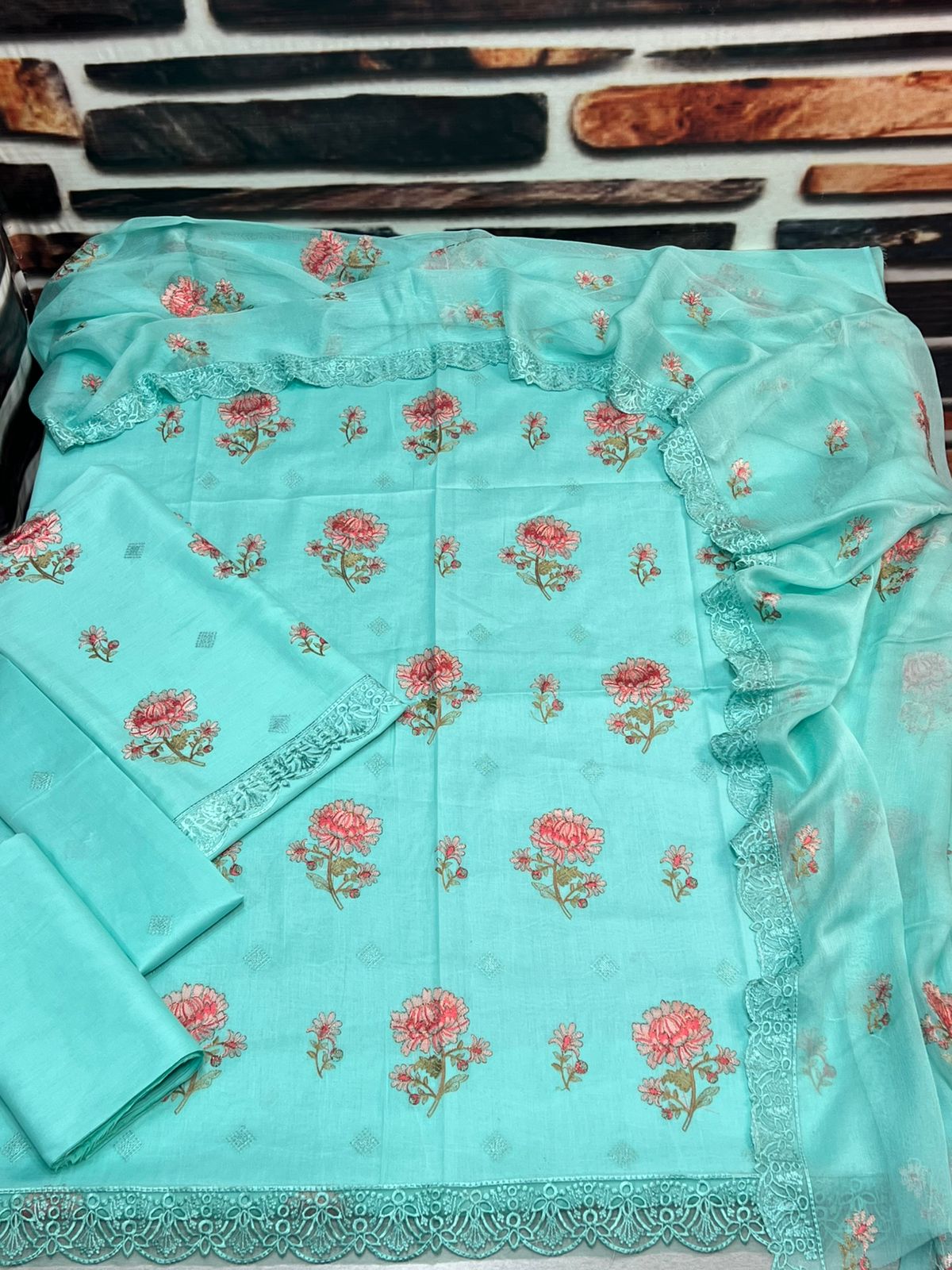 BAREEZE | LAWN 3 PIECE UNSTICHED FULL HEAVY EMB SUIT FOR SUMMER 2025