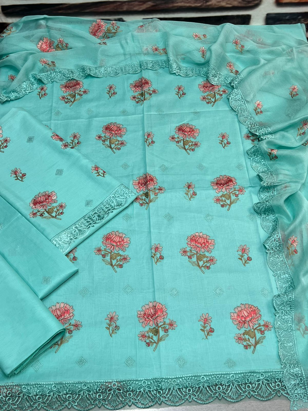 BAREEZE | LAWN 3 PIECE UNSTICHED FULL HEAVY EMB SUIT FOR SUMMER 2025