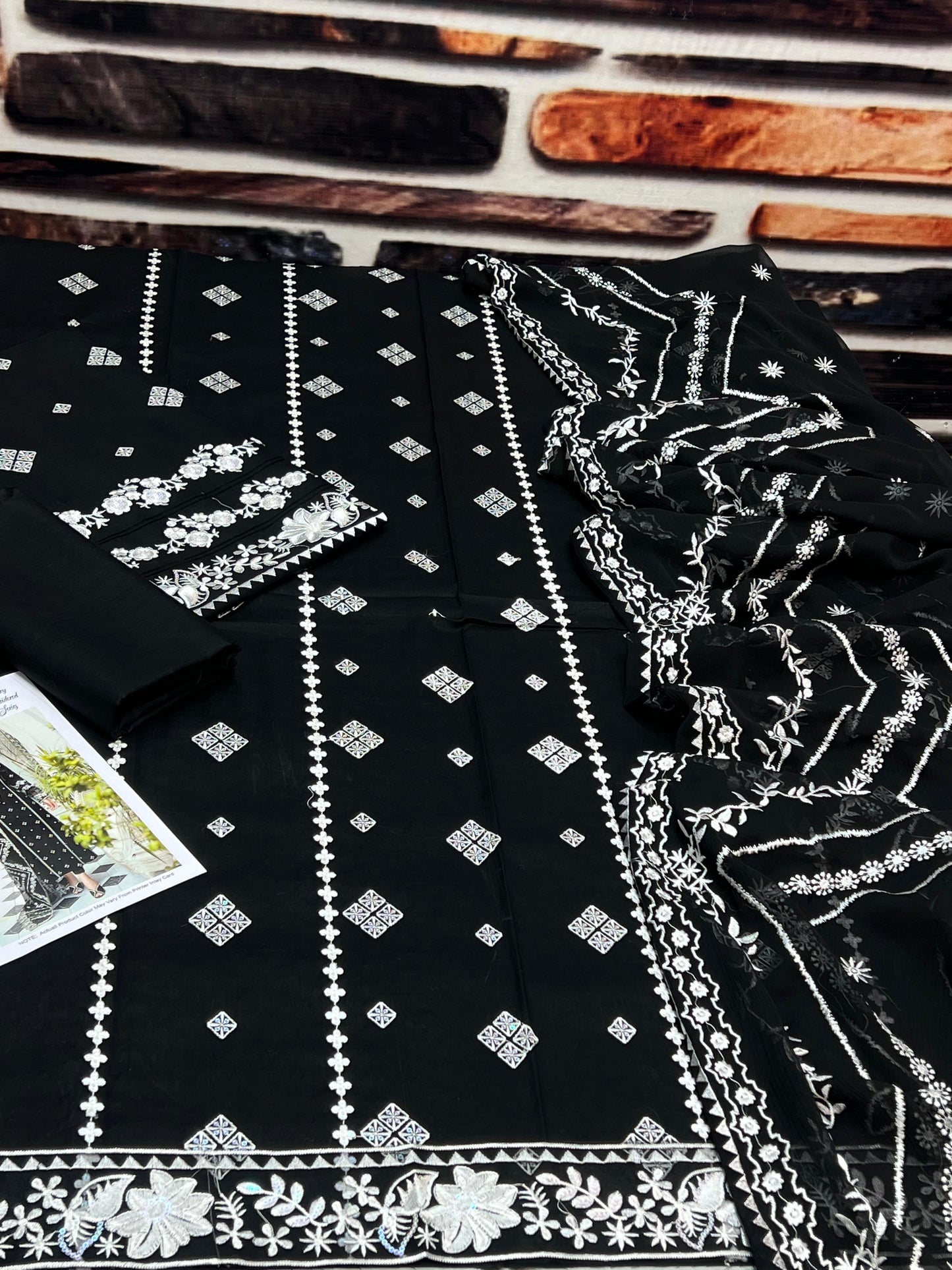 BAREEZE | LAWN 3 PIECE UNSTICHED FULL HEAVY EMB SUIT FOR SUMMER 2025 B
