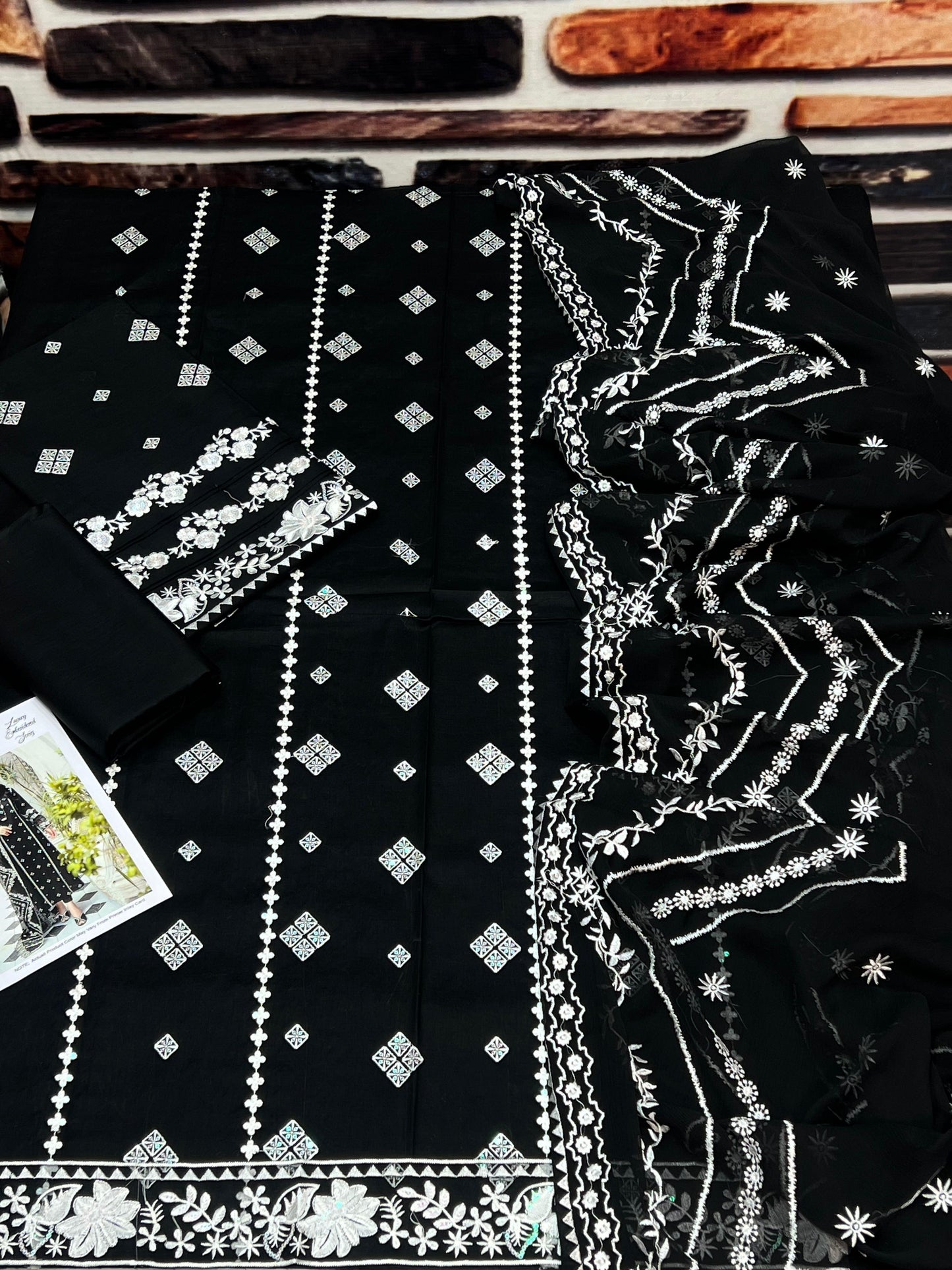 BAREEZE | LAWN 3 PIECE UNSTICHED FULL HEAVY EMB SUIT FOR SUMMER 2025 B