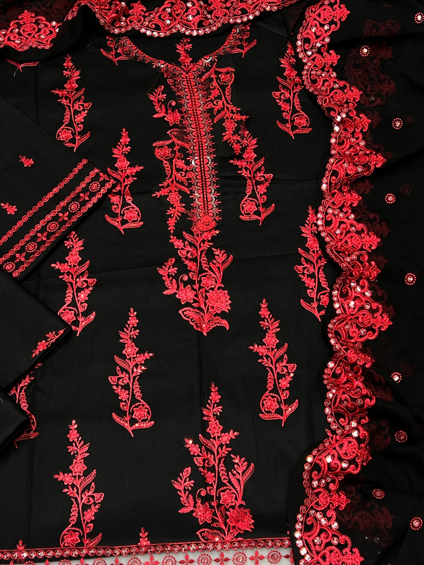 BAROQUE | LAWN 3 PIECE UNSTICHED FULL HEAVY EMB SUIT FOR SUMMER 2025