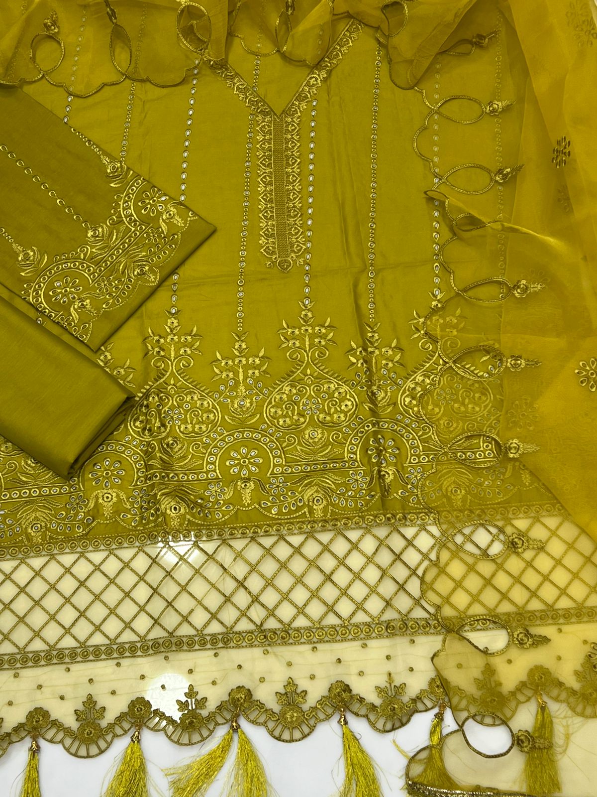 MARIA.B | LAWN 3 PIECE UNSTICHED FULL HEAVY EMB SUIT FOR SUMMER 2025