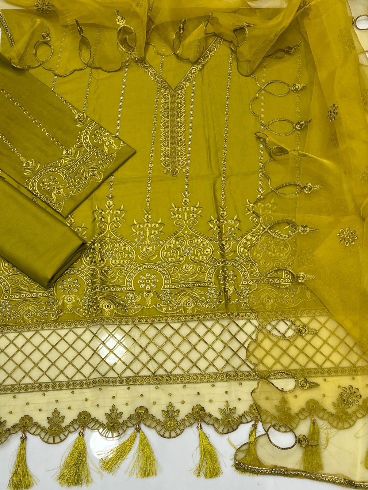 MARIA.B | LAWN 3 PIECE UNSTICHED FULL HEAVY EMB SUIT FOR SUMMER 2025