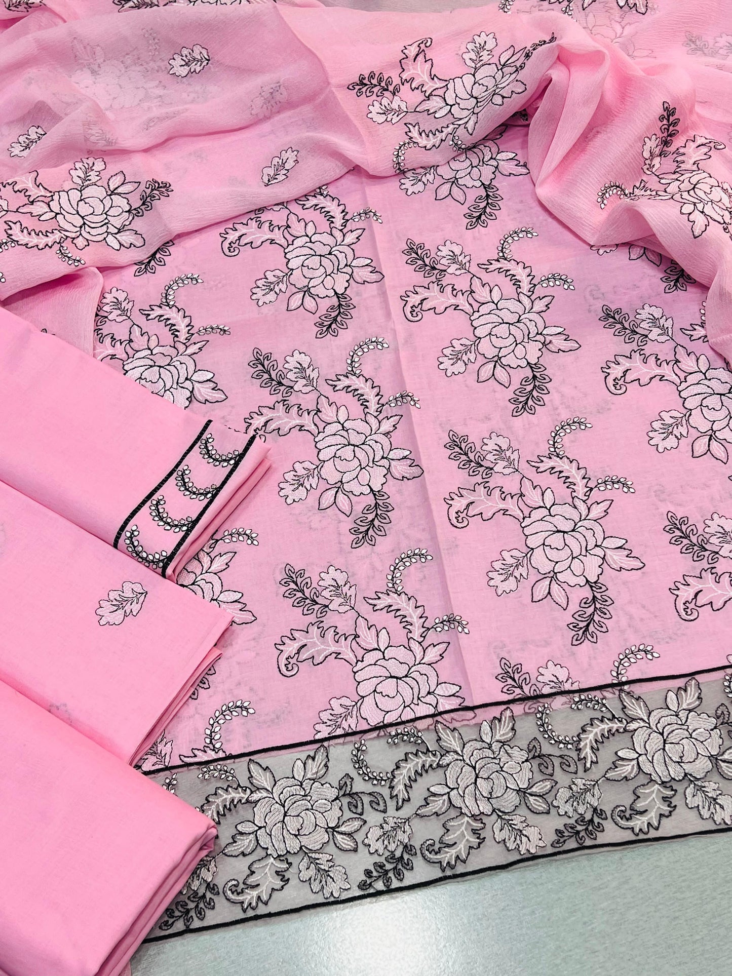 BAREEZE | LAWN 3 PIECE UNSTICHED FULL HEAVY EMB SUIT FOR SUMMER 2025