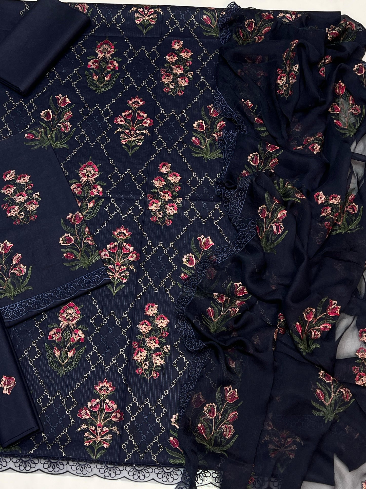 BAREEZE | LAWN 3 PIECE UNSTICHED FULL HEAVY EMB SUIT FOR SUMMER 2025