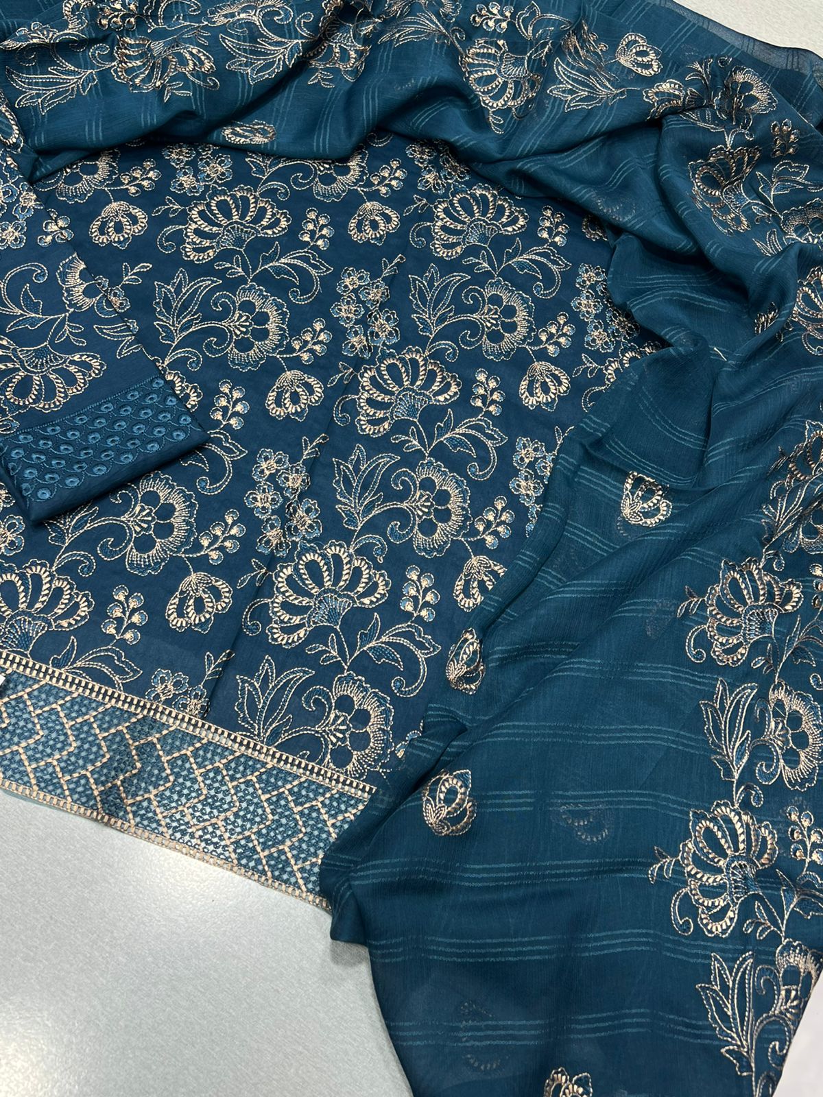 BAREEZE | LAWN 3 PIECE UNSTICHED FULL HEAVY EMB SUIT FOR SUMMER 2025