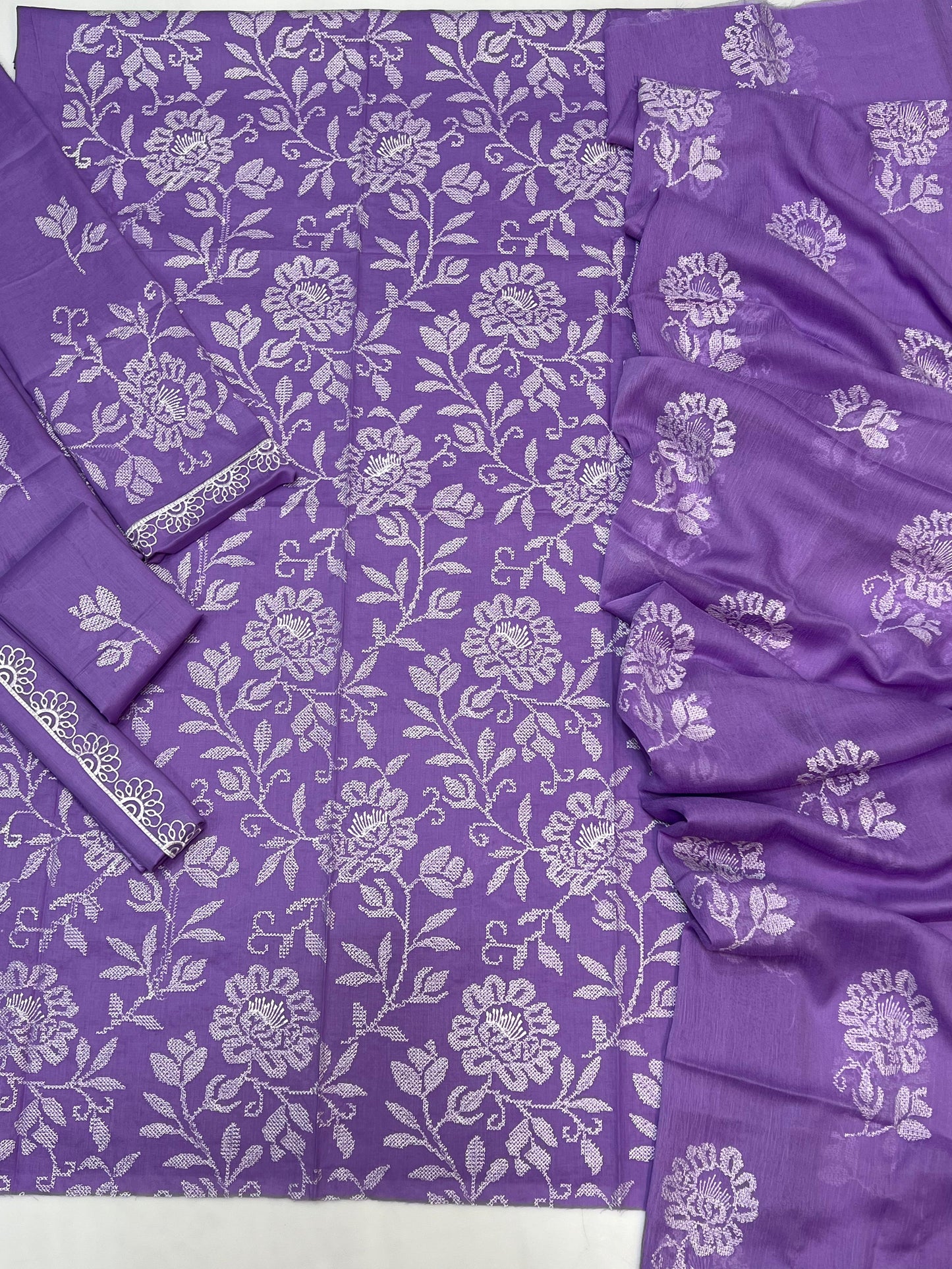 BAREEZE | LAWN 3 PIECE UNSTICHED FULL HEAVY EMB SUIT WITH BAMBER SHAFFUN DUBATA FOR SUMMER 2026 purple