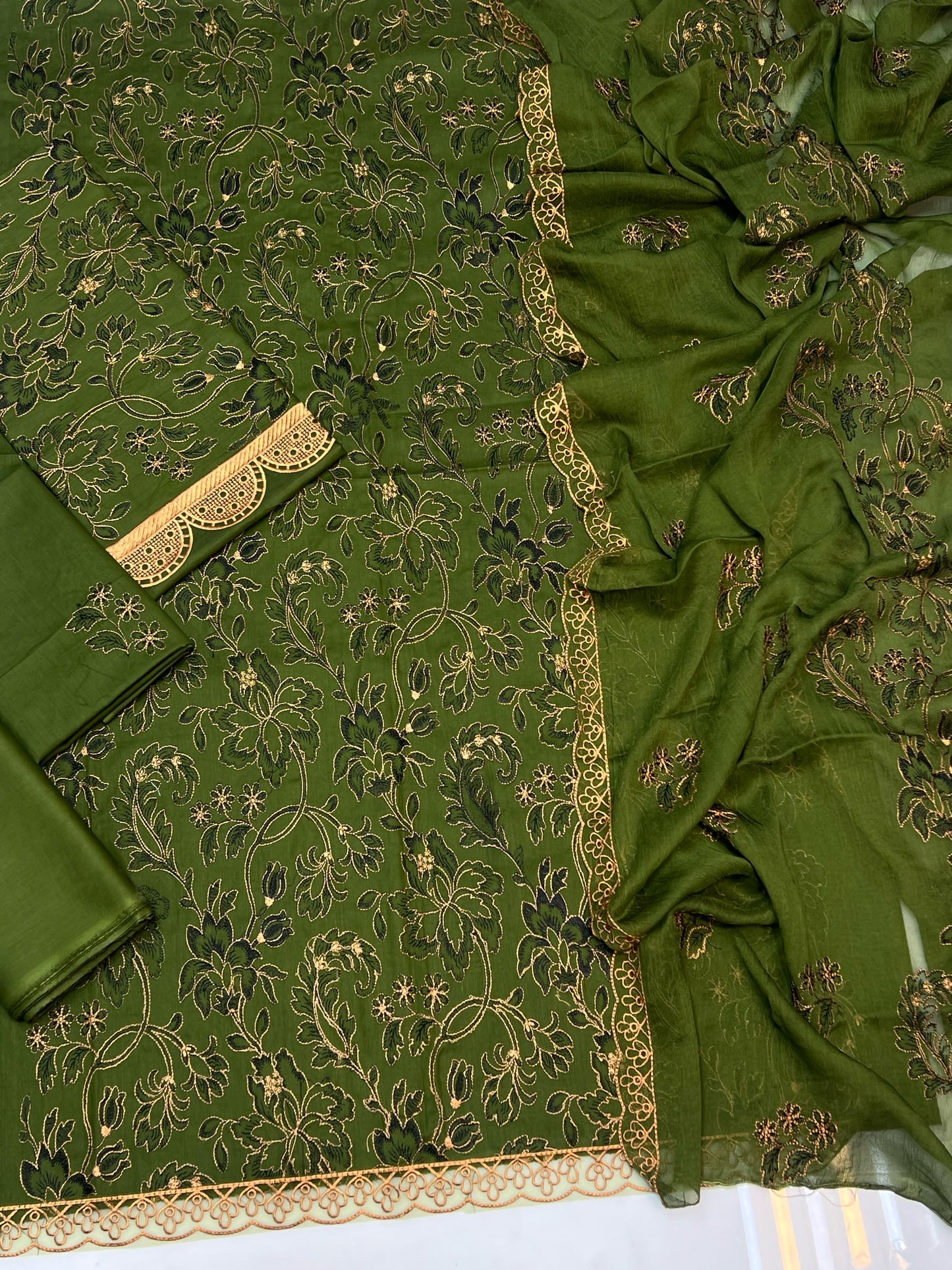 BAREEZE | LAWN 3 PIECE UNSTICHED FULL HEAVY EMB SUIT FOR SUMMER 2025